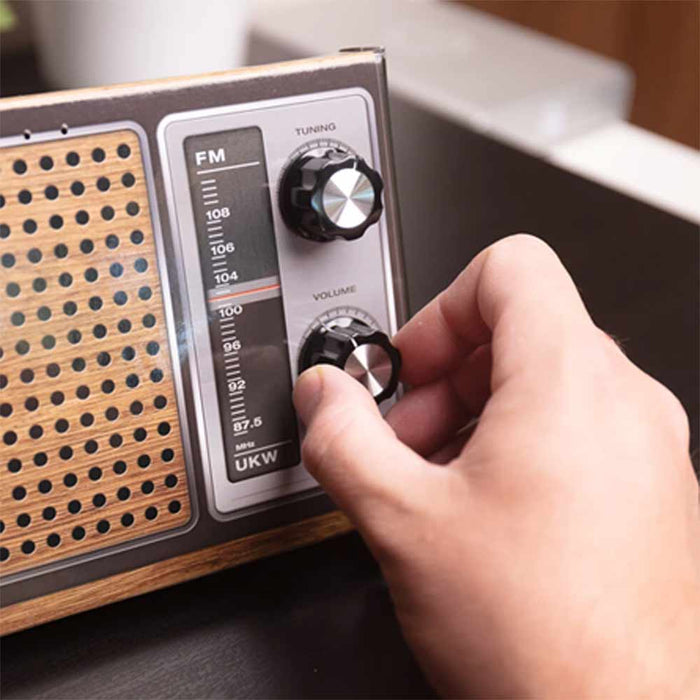 Haynes Retro Radio Kit Build Your Own Working Vintage FM Radio DYI Play Audio